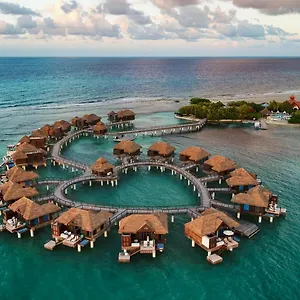 Resort Sandals Royal Caribbean & Private Island - Couples Only, Montego Bay